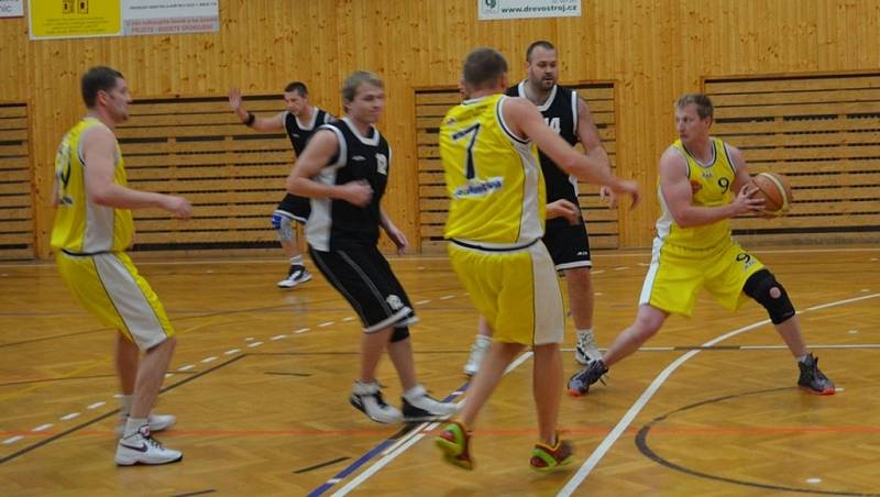 Vimperští basketbalisté přehráli Pelhřimov.