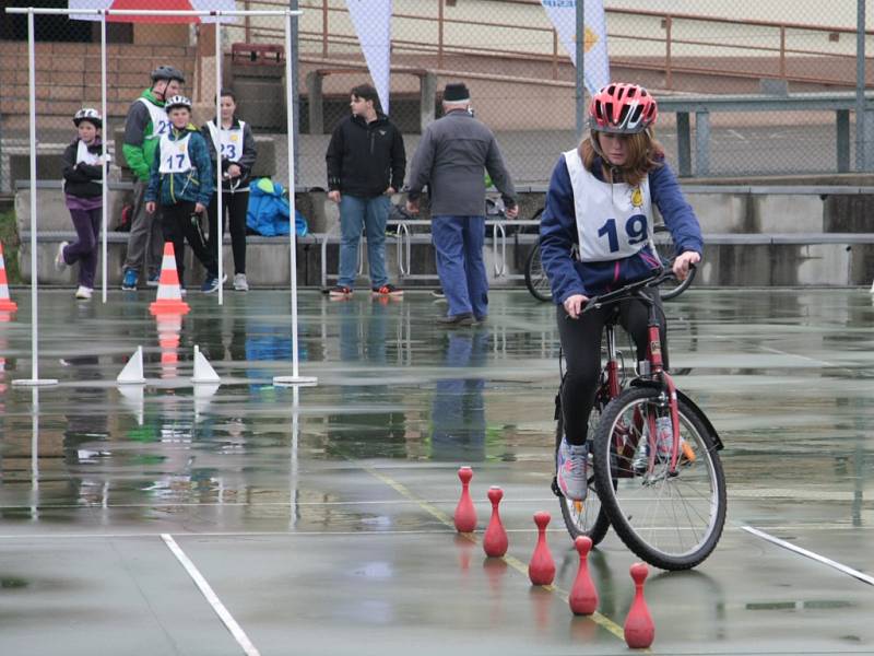 V Prachaticích se ve čtvrtek 5. května uskutečnilo okresní kolo soutěže mladých cyklistů. Ti museli zvládnout nejen jízdu na dopravním hřišti, ale také jízdu zručnosti, testy a zdravovědu.