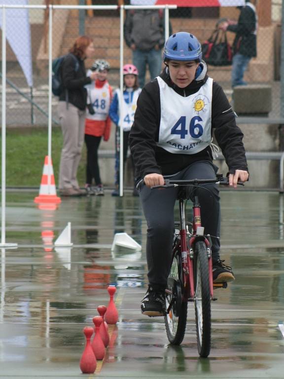 V Prachaticích se ve čtvrtek 5. května uskutečnilo okresní kolo soutěže mladých cyklistů. Ti museli zvládnout nejen jízdu na dopravním hřišti, ale také jízdu zručnosti, testy a zdravovědu.