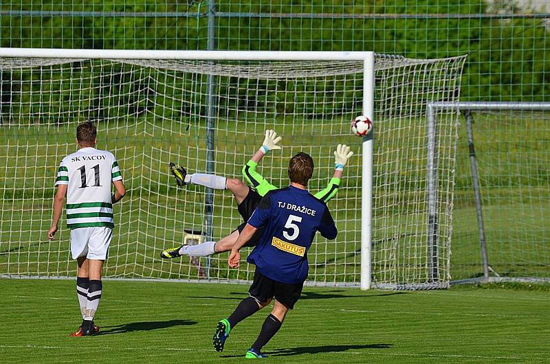 Vacovští fotbalisté hráli hodinu v oslabení a lídrovi tabulky z Dražic podlehli 1:4.