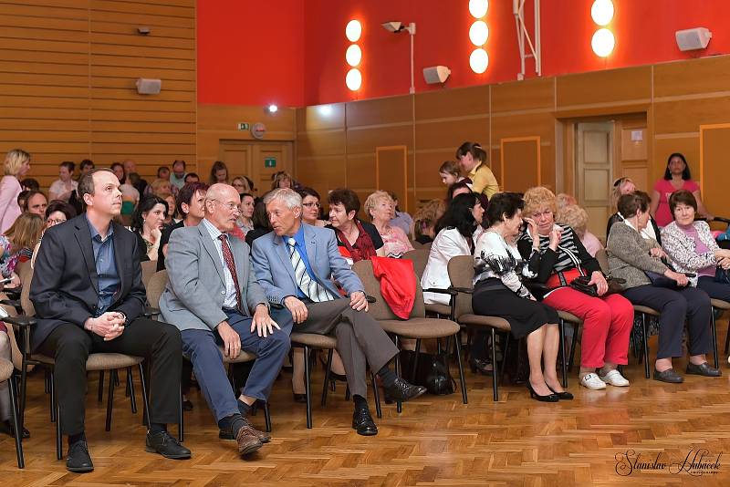 K 50 výročí založení mateřské školy Klostermannova ve Vimperku se sešli při slavnostním setkání současní i bývalí zaměstnanci školy.