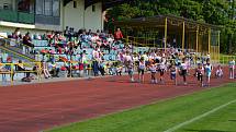 Městský stadion se zaplnil dětmi. Dům dětí a mládeže pro ně připravil atletickou soutěž.