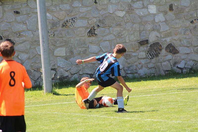 Mladí fotbalisté si zahráli zajímavý turnaj v Lažištích.