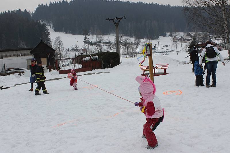 Děti v Horní Vltavici řádily při karnevalu.