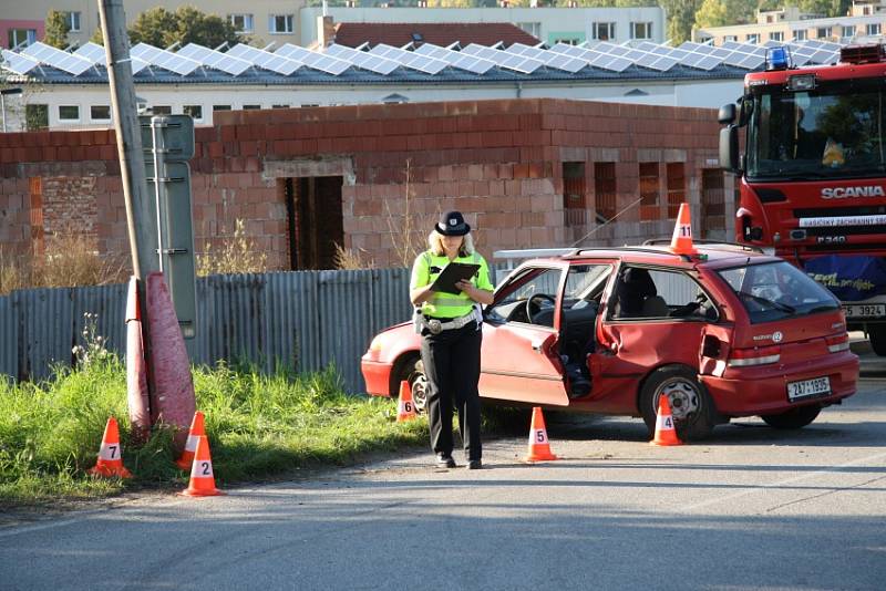 Nehoda dvou osobních vozidel v Žernovické ulici v Prachaticích.