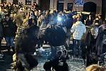 Čtyřicítka čertisek v pátek 19. listopadu večer bavila davy lidí v Prachaticích.