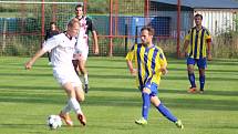 V pošumavském derby Čkyňští (pruhované dresy) přehráli Stachy 4:0.