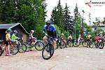 Mladí bikeři na Zadově trénují dvakrát denně v náročném terénu. To se jim bude při závodech hodit.