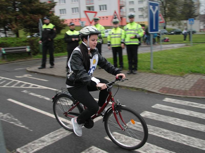 V Prachaticích se ve čtvrtek 5. května uskutečnilo okresní kolo soutěže mladých cyklistů. Ti museli zvládnout nejen jízdu na dopravním hřišti, ale také jízdu zručnosti, testy a zdravovědu.