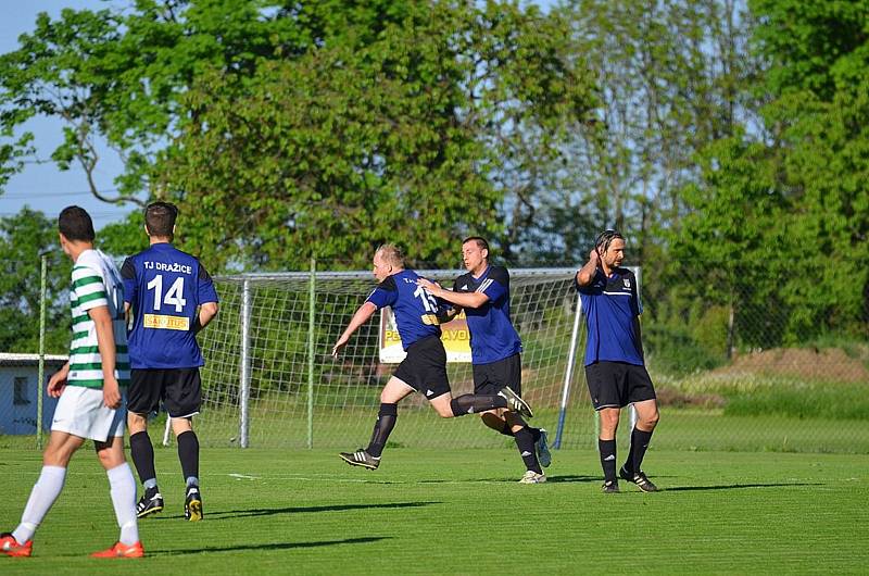 Vacovští fotbalisté hráli hodinu v oslabení a lídrovi tabulky z Dražic podlehli 1:4.