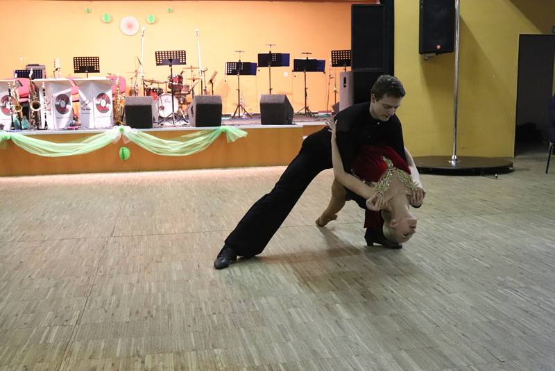 Ples města ve Volarech zahájil dvacítek plesovou sezónu v roce dvou.