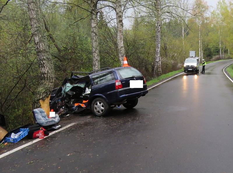 Vrtulník transportoval ženu od nehody s těžkým zraněním do nemocnice v Českých Budějovicích.