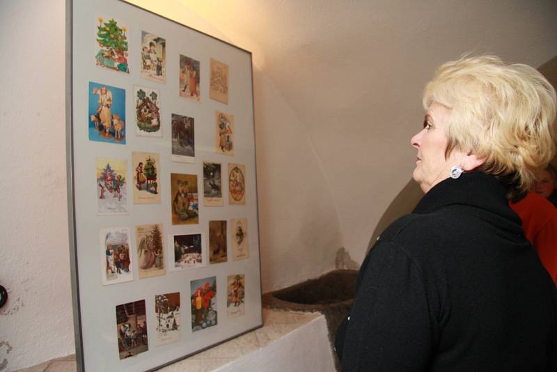 Muzeum loutky hostí výstavu pohlednic.