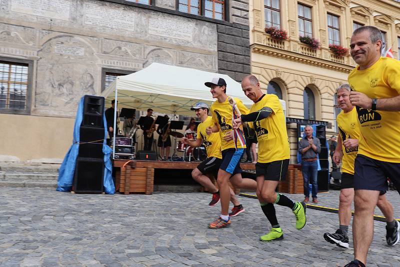 Prachatičtí sportovci běželi z Prachatic do Grainetu po trase Zlaté stezky.