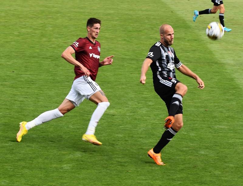 Dynamo Č. Budějovice - Sparta Praha 0:2 (0:2).