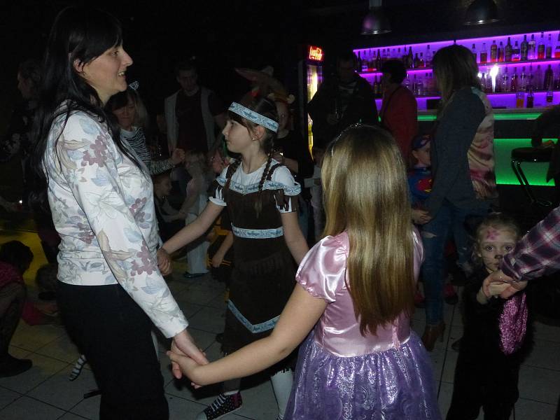 Dětské karnevalové veselí v Music clubu Kandlák v Prachaticích.