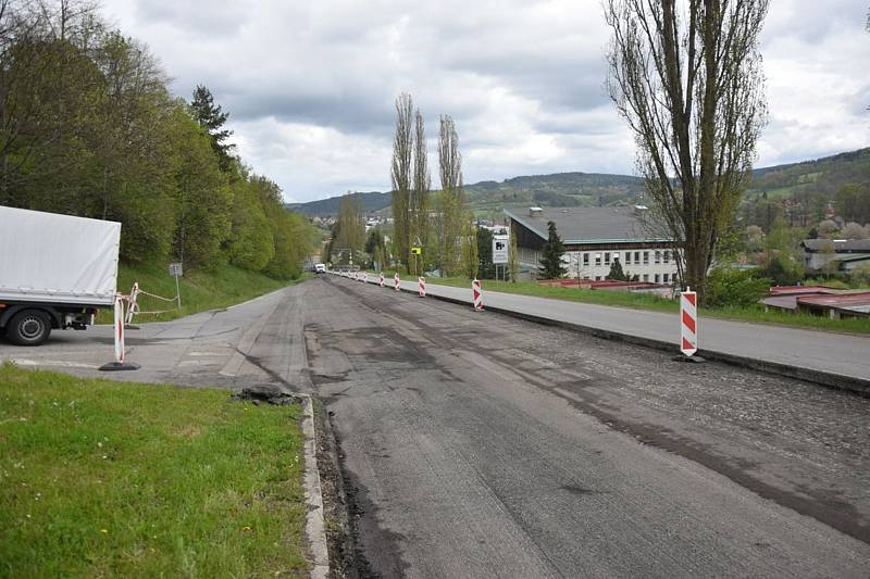 Rekonstrukce Sušické ulice komplikuje dopravu ve Vimperku.