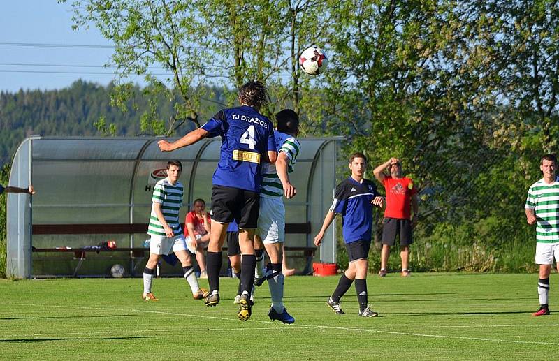 Vacovští fotbalisté hráli hodinu v oslabení a lídrovi tabulky z Dražic podlehli 1:4.