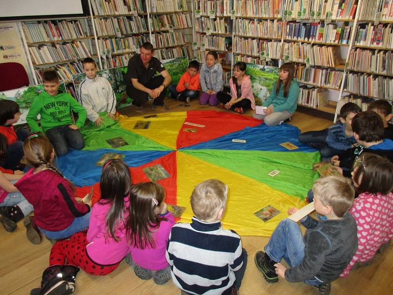 Každý prázdninový den měly prachatické děti v knihovně program. A každý den je moc bavil. Foto: Lucie Jiraňová