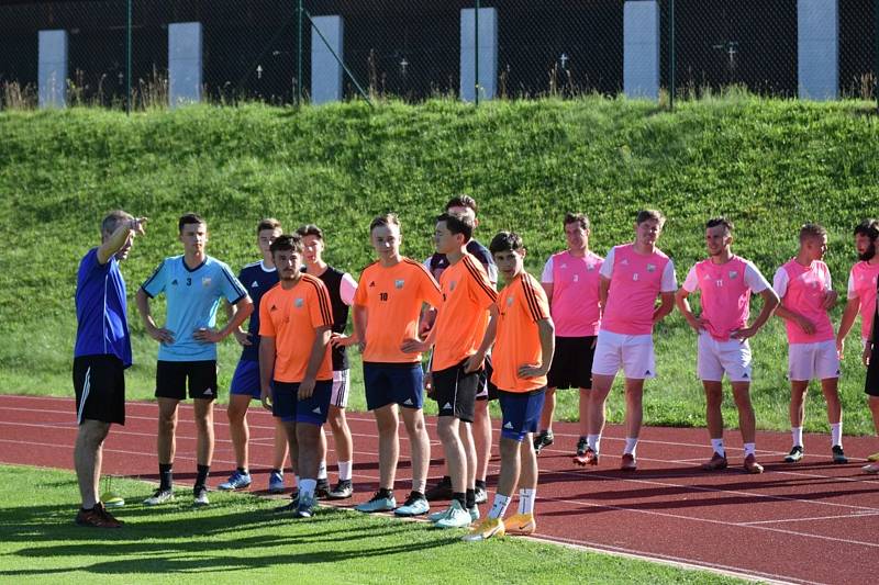 Fotbalisté Šumavanu Vimperk v pondělí odstartovali přípravu na novou sezonu. Čtrnáct dní budou s muži trénovat společně i starší dorostenci.