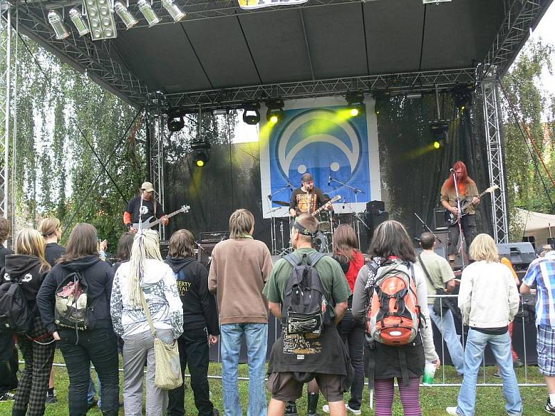 Originální a energické vystoupení předvedla prachatická punková legenda Ucházím.