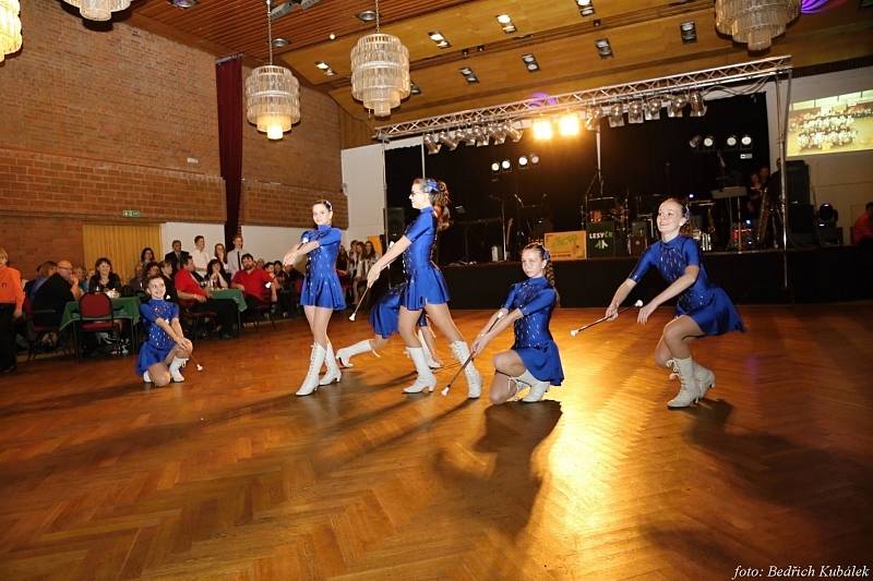 Sobotní ples vimperské dechovky a mažoretek.Foto: Bedřich Kubálek