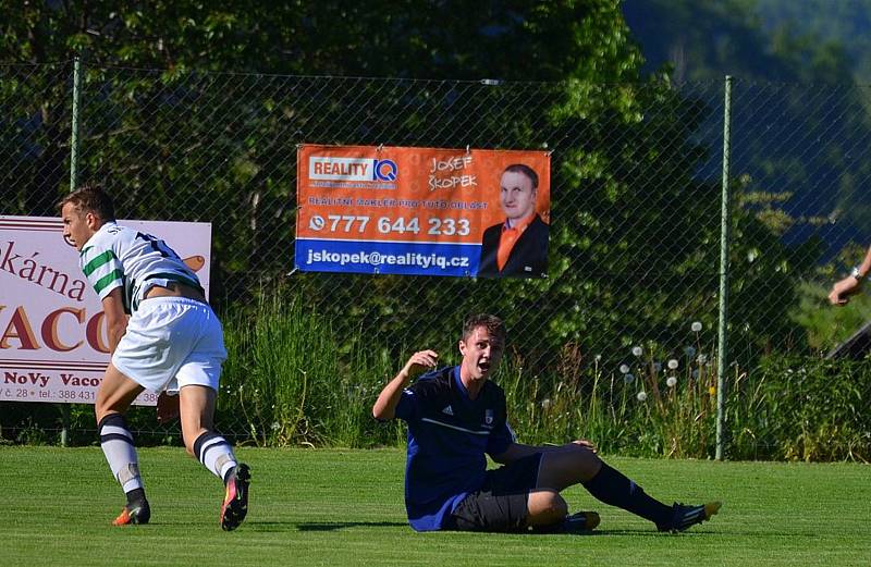 Vacovští fotbalisté hráli hodinu v oslabení a lídrovi tabulky z Dražic podlehli 1:4.