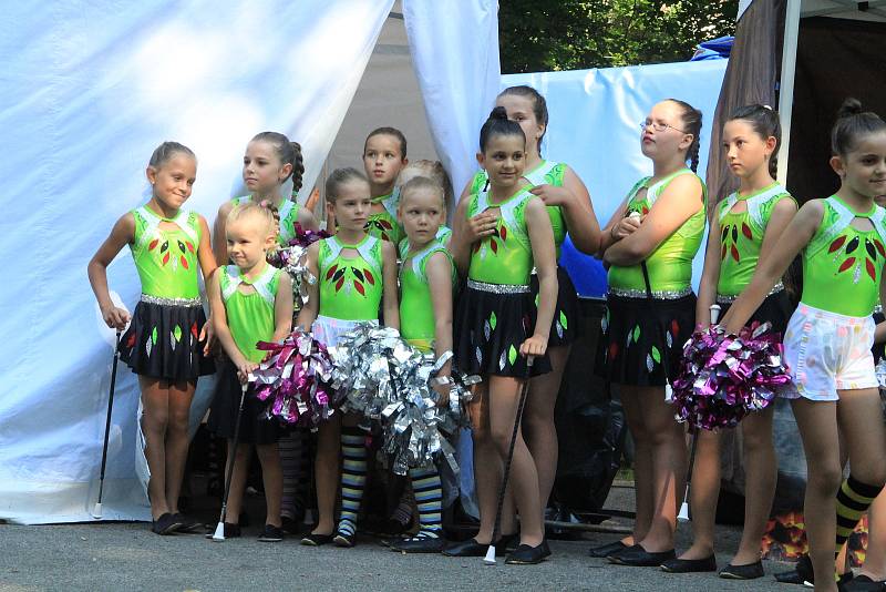 Ve středu 6. července se Husinec probudil do slunného rána. Husovy oslavy jsou až do večera.