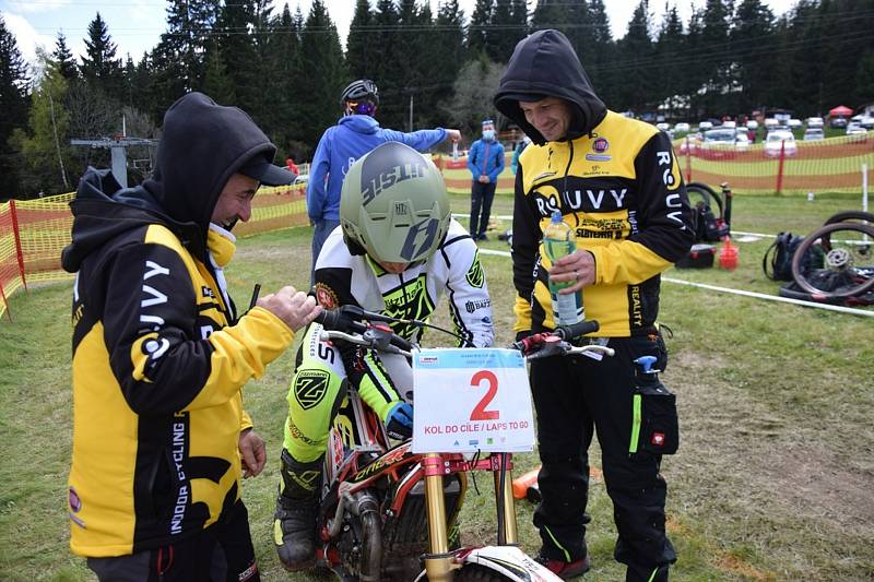 Český pohár cross country horských kol 2021 Zadov - závod Elite ženy a juniorky.