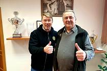 Bývalý jezdec Formule 1 Mika Häkkinen (vlevo) navštívil prachatickou firmu MS Kart, kterou založil Milan Šimák. Jeho děti budou jezdit motokáry na podvozku z Prachatic.