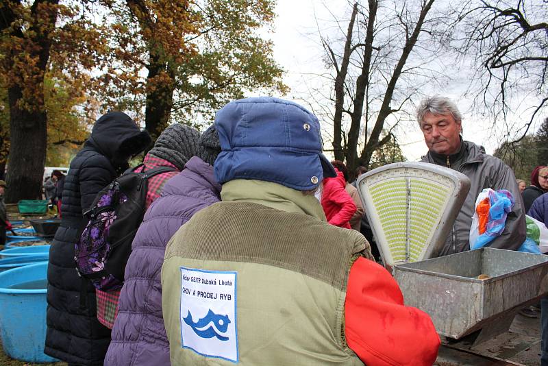 Výlov Dubského rybníku byl již tradičně středem zájmu široké veřejnosti. Na své si tu přišly ale i děti.