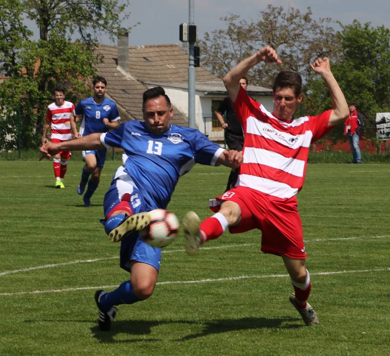 Fotbalová I.A třída: Lhenice - Semice 2:0.