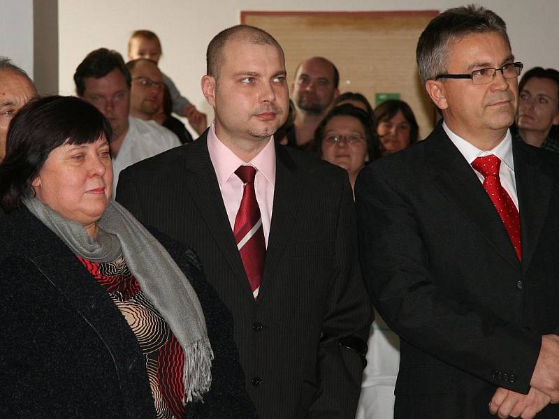 Otevření chirurgického pavilonu se zúčastnila krajská radní Jana Krejsová, František Sklář a Vladimír Tišler.