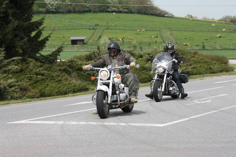 K památníku do Vitějovic se sjeli motorkáři ze všech koutů České republiky.