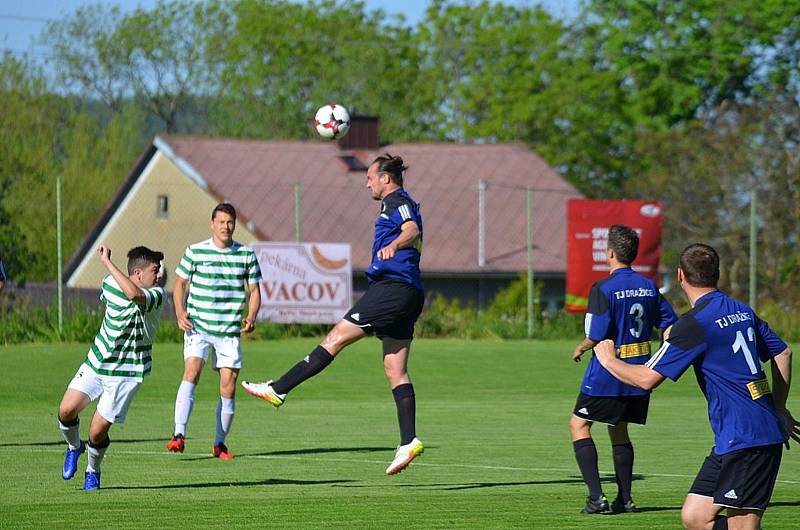 Vacovští fotbalisté hráli hodinu v oslabení a lídrovi tabulky z Dražic podlehli 1:4.