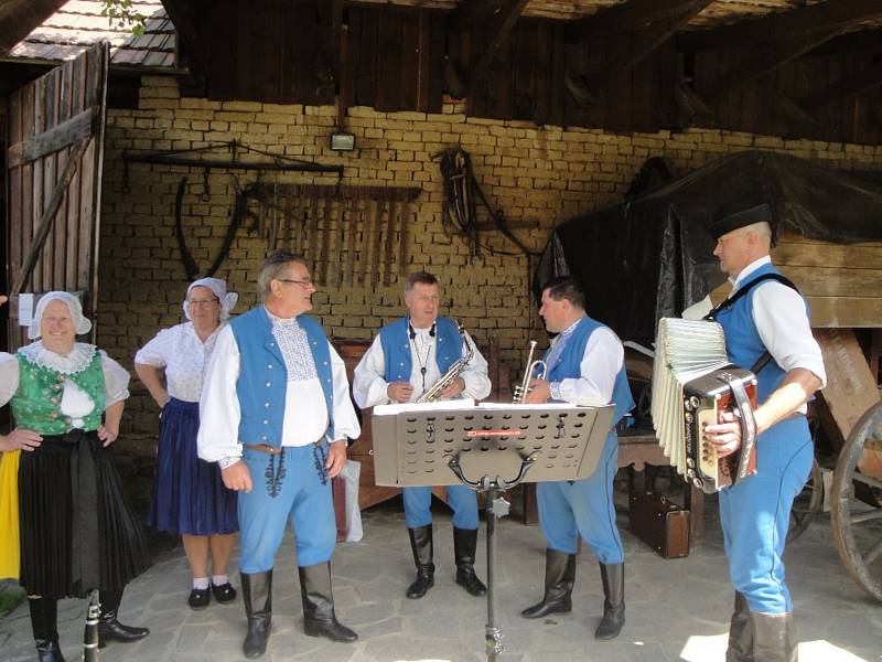 Prachatičtí včelaři poznávali krajinu Slovenska.