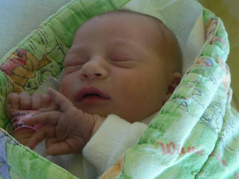 Lucinka Karásková se narodila ve strakonické porodnici v úterý 5. června ve 13.47 hodin. Holčička při narození vážila 3360 gramů. Rodiče si svou prvorozenou dceru odvezli domů, do Vimperka.