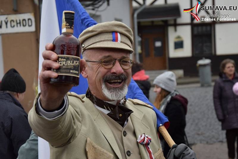 Silvestrovský vlak 2018. Poslední jízda v roce byla  tématicky laděna jako narozeninový vlak.