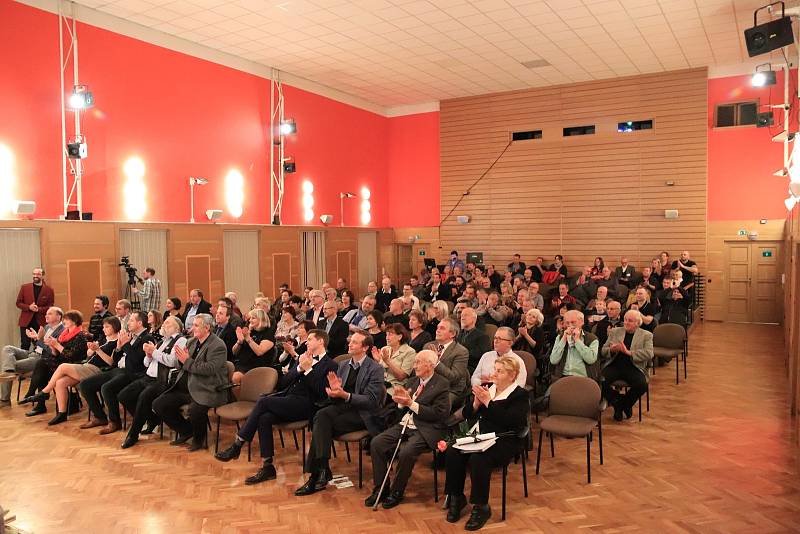 Slavnostní galavečer a vyhlášení cen Festivalu Šumava Litera ve Vimperku. Foto: Leoš Russ