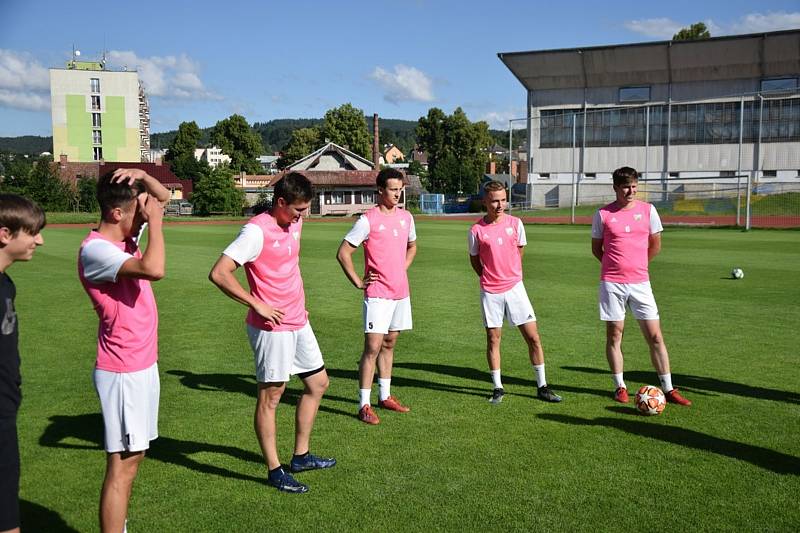 Fotbalisté Šumavanu Vimperk v pondělí odstartovali přípravu na novou sezonu. Čtrnáct dní budou s muži trénovat společně i starší dorostenci.