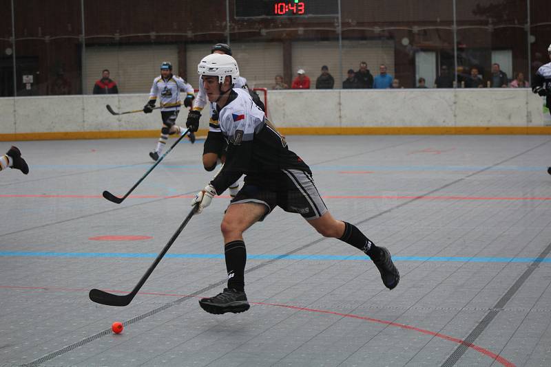 Hokejbalová extraliga: HBC Prachatice - HBC Svítkov Stars Pardubice 3:2 PP (1:1, 0:1, 1:0 - 1:0).