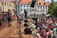 Červen 2014 Prachatice: Hlavní hvězdou sobotního programu Slavností Zlaté stezky se v roce 2014 stala Helena Vondráčková, i když její večerní koncert předčasně ukončila bouřka.