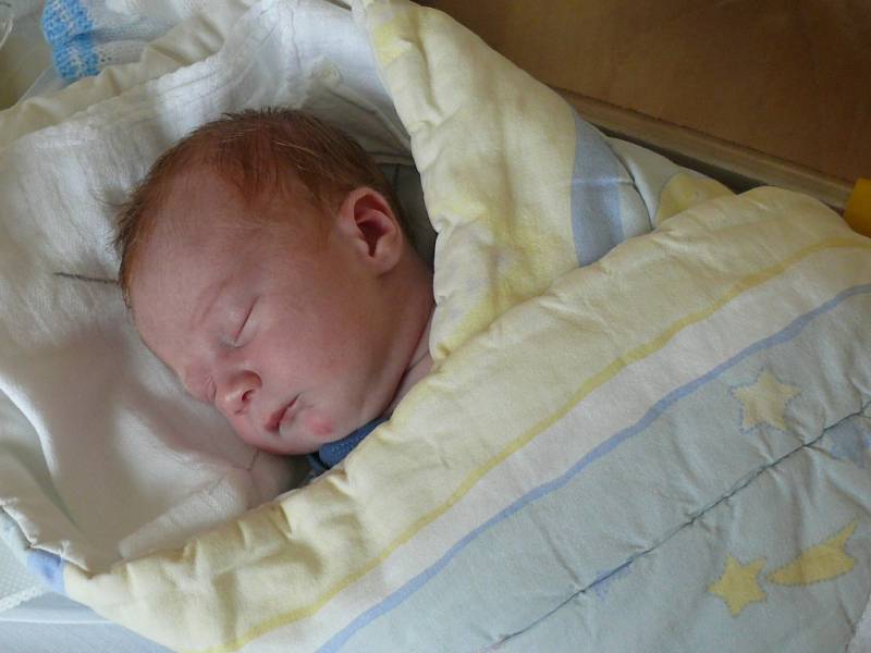 Miroslav Urbánek se v prachatické porodnici narodil v pátek 14. listopadu pět minut před půlnocí. Vážil 3440 gramů. Rodiče Iryna a Jaromír jsou z Prachatic. Na brášku se těší osmiletý Ilja.