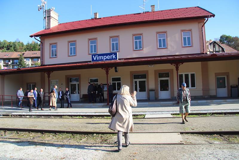 Otevření opravené výpravní budovy na vlakovém nádraží ve Vimperku.