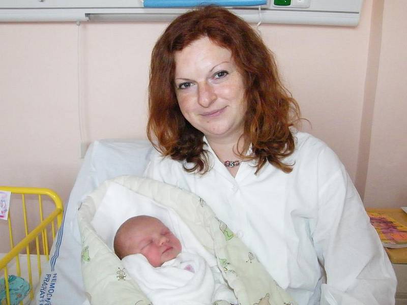 Karolína Králová se narodila 19. prosince 2011 v 08.45 hodin, vážila 3350 gramů a měřila 48 centimetrů. Rodiče Miroslav Král a Miroslava Králová jsou z Pěčnova, kde se na sestřičku těší tříletá  Kristýnka.