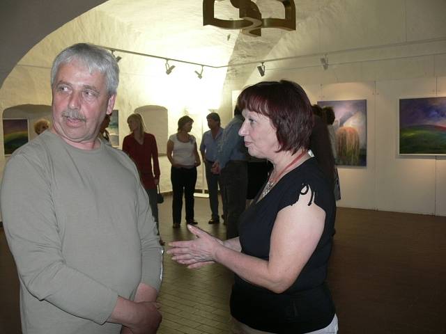 Na vernisáži byly přítomny obě autorky obrazů, tedy jak Varvara Divišová, tak i Anna Vančátová.
