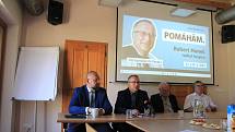 Ředitel prachatického hospicu Robert Huneš v úterý 19. července oznámil kandidaturu do senátu.