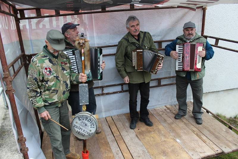 Poslední pečení chleba v lenorské peci v roce 2015.