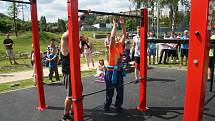 Ve Vimperku otevřeli v pátek 10. června nové hřiště pro street workout. Je první svého druhu na Prachaticku. Nové hřiště si mohli vyzkoušet i Vimperáci bez rozdílu věku.