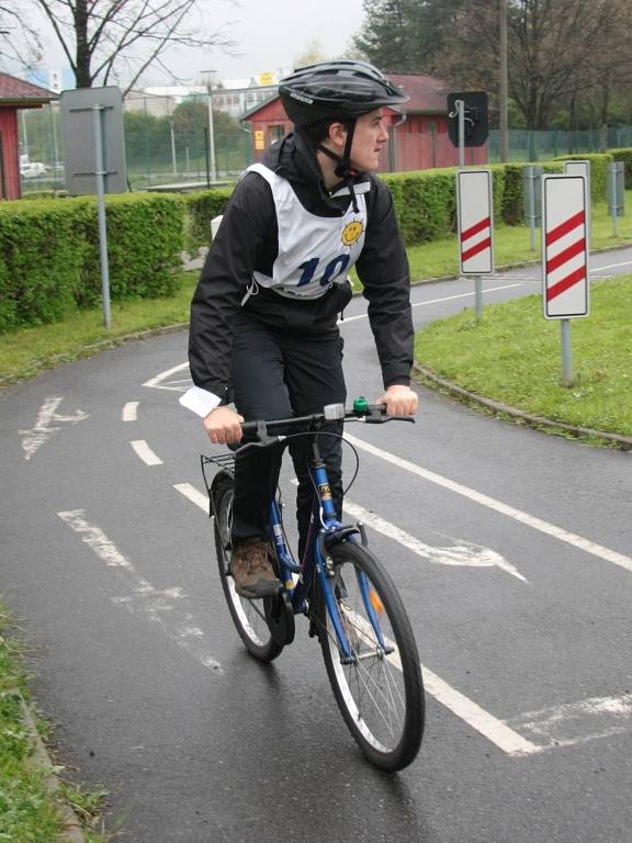 V Prachaticích se ve čtvrtek 5. května uskutečnilo okresní kolo soutěže mladých cyklistů. Ti museli zvládnout nejen jízdu na dopravním hřišti, ale také jízdu zručnosti, testy a zdravovědu.